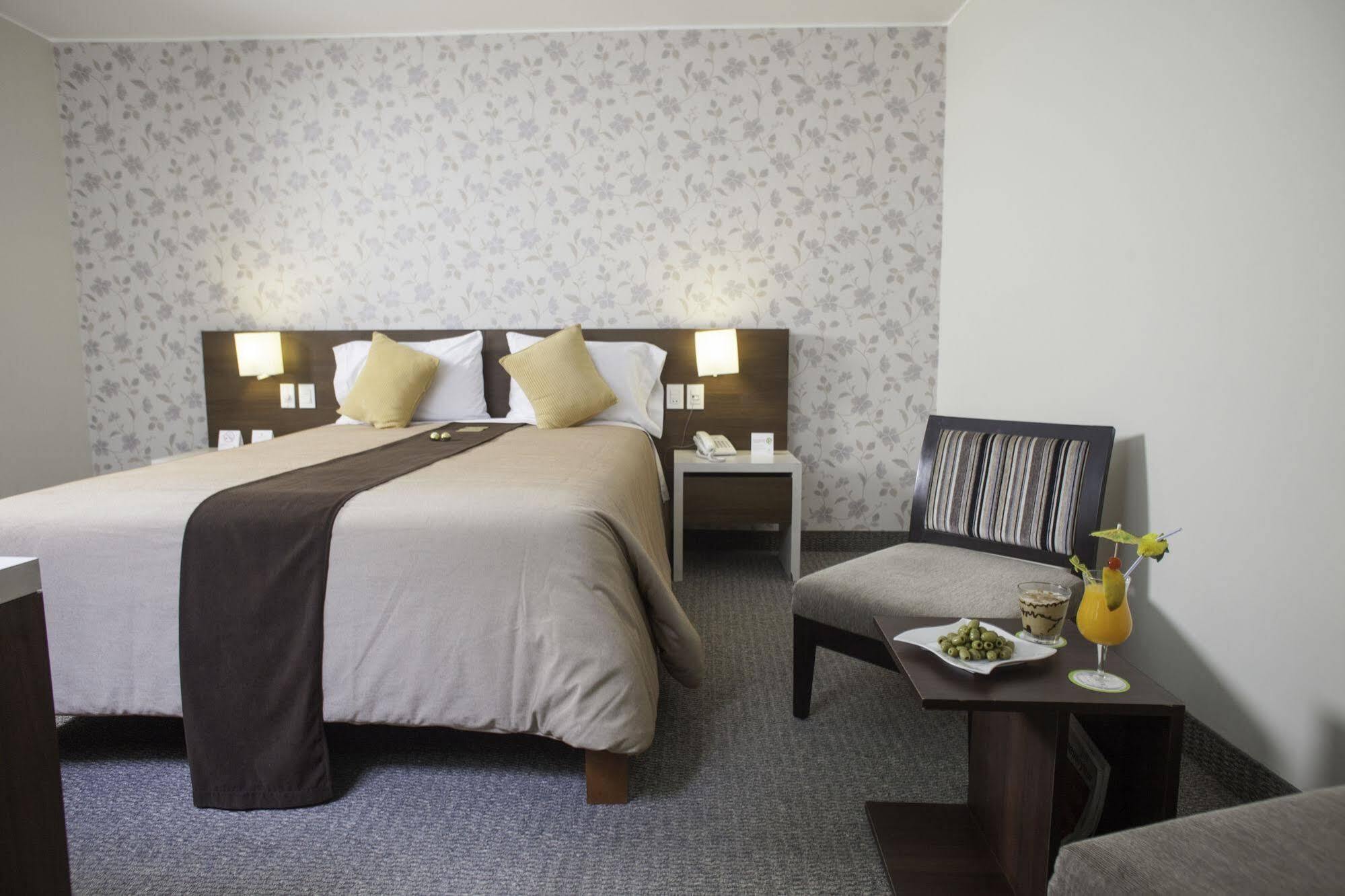 Palmetto Business La Perla Hotel